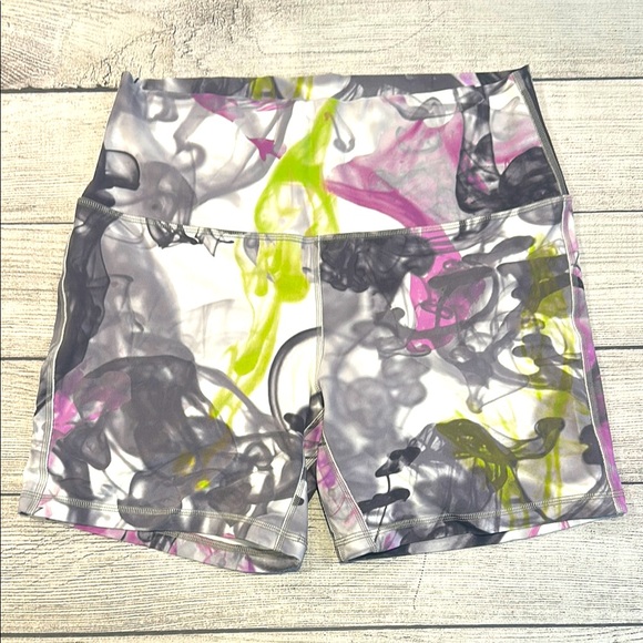 🍋Women’s Lululemon Throwback Print Align High Rise Short 6” size 12🍋 - Picture 2 of 13